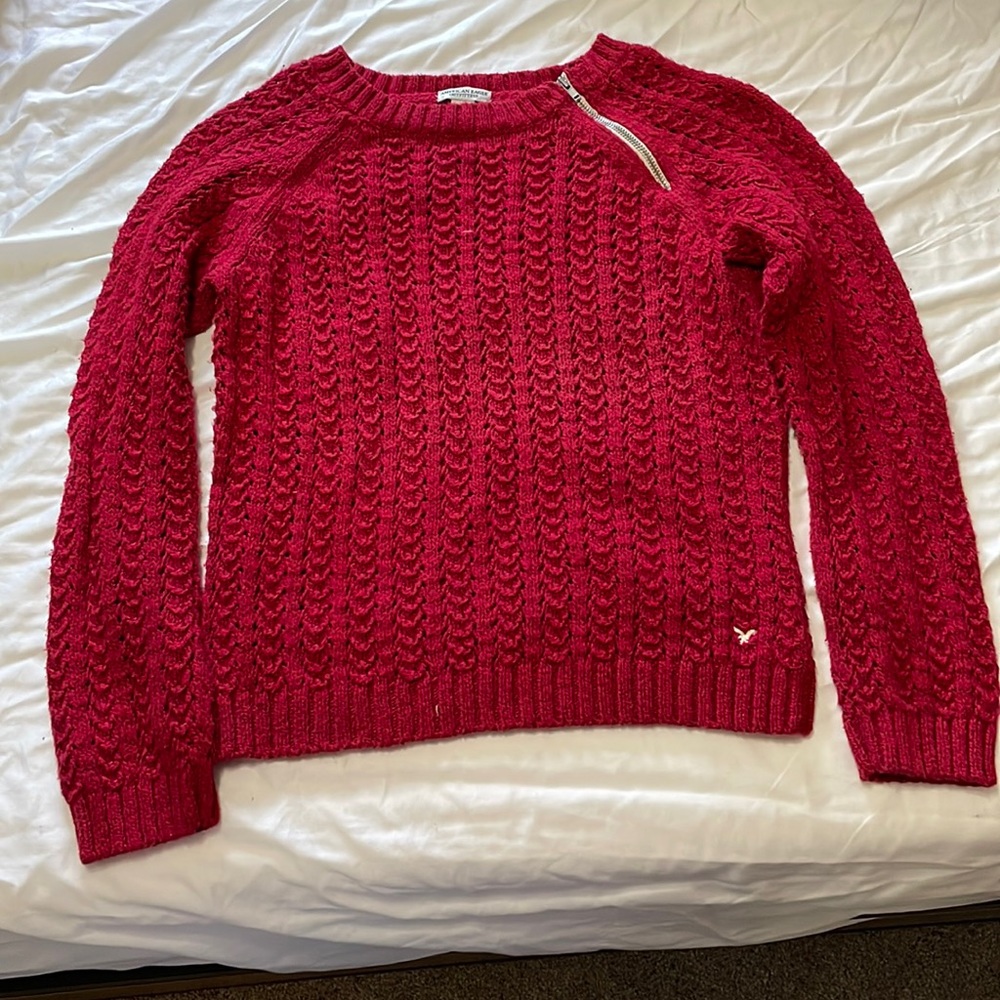 AE Sweater with zipper left shoulder